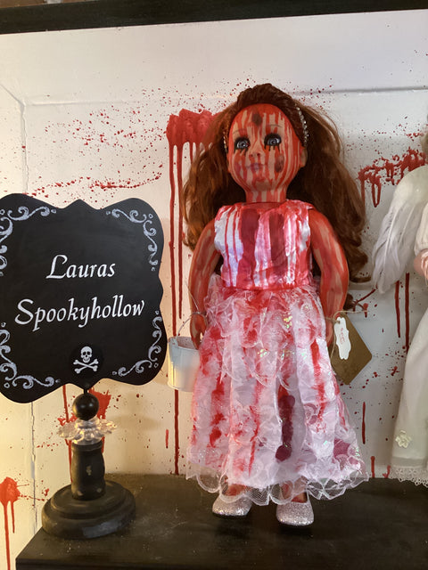 Laura’s Spooky Hollow Doll Carrie