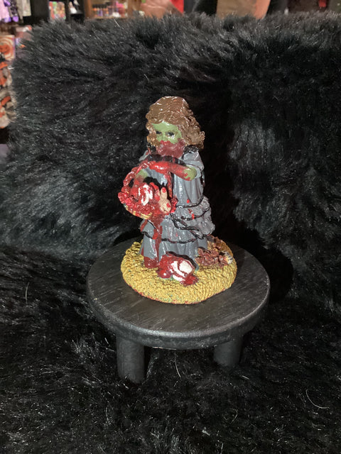 Bleeding Babes Cynthia Statue