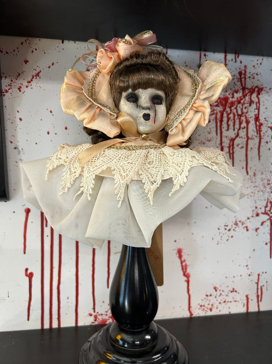 Laura’s Spooky Hollow Clementine