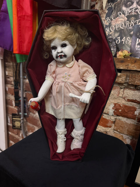 Laura's Spooky Hollow Doll Dracula