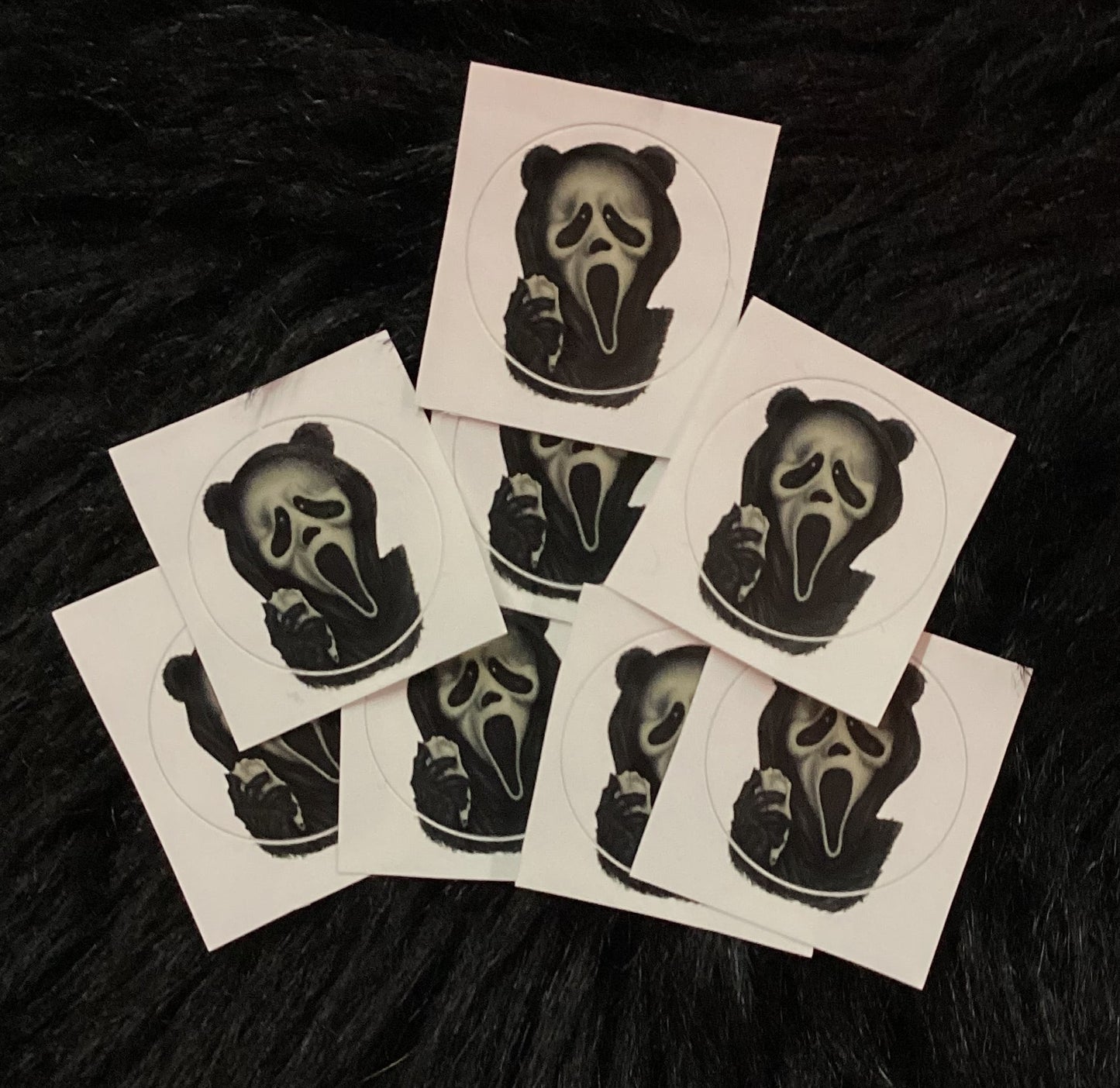 Pegatina de oso Ghostface de StitchnStabs Scream
