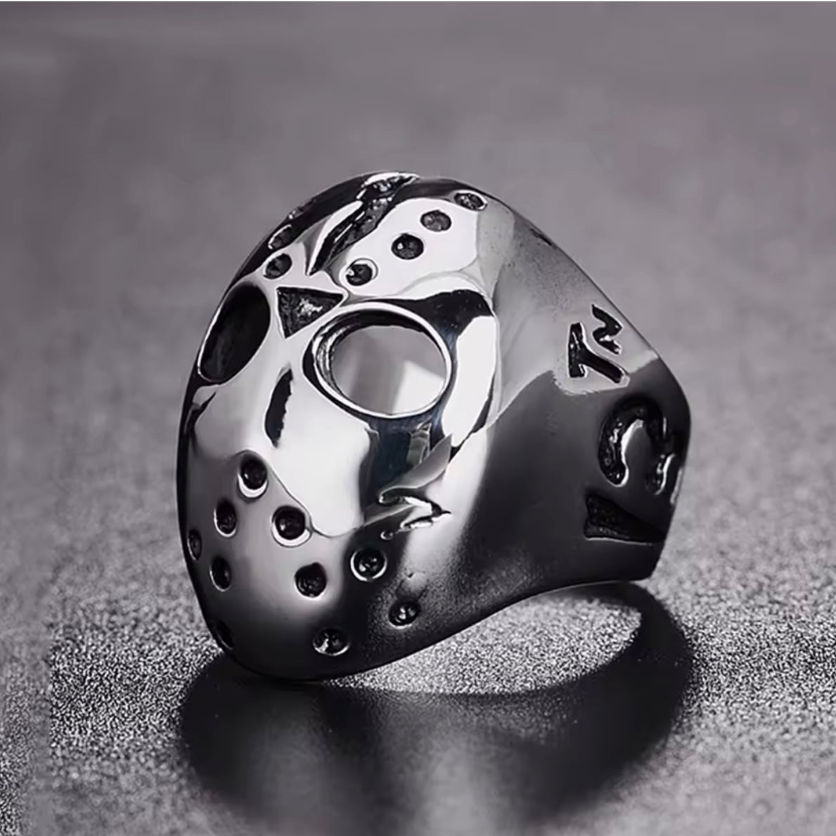 Anillo de Viernes 13